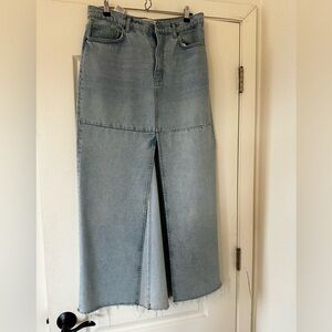 Reformation Jeans Light Wash Denim Maxi Skirt | Front Slit | Raw Hem | Size 29